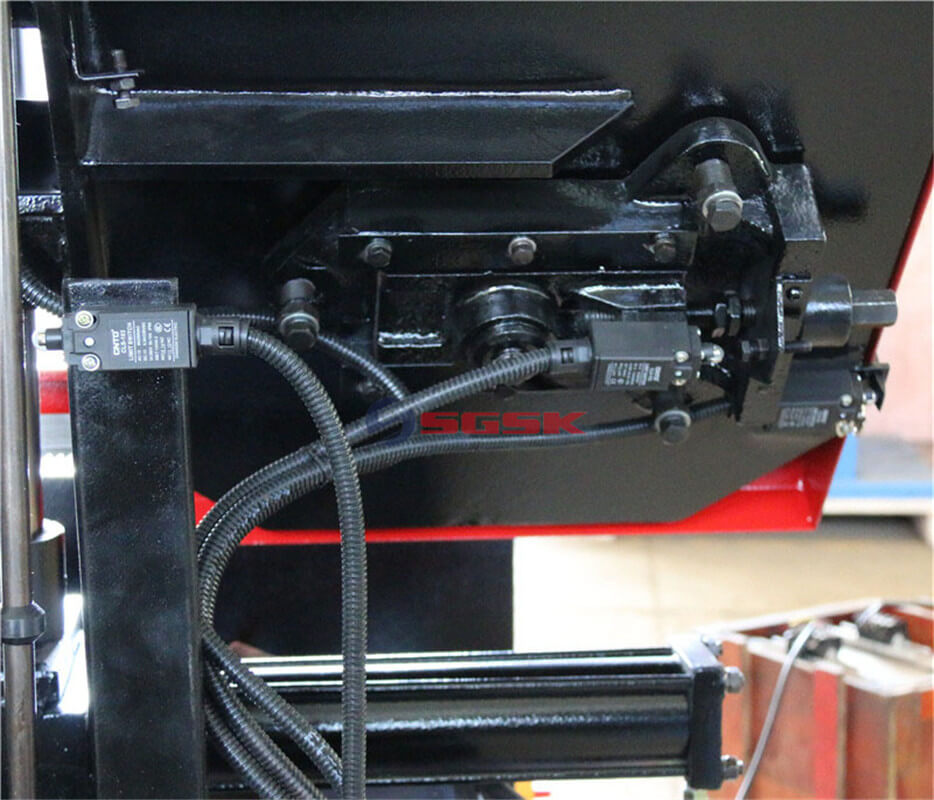 锯床GH4228小型金属带锯床双立柱金属带锯床金属切割卧式带锯床