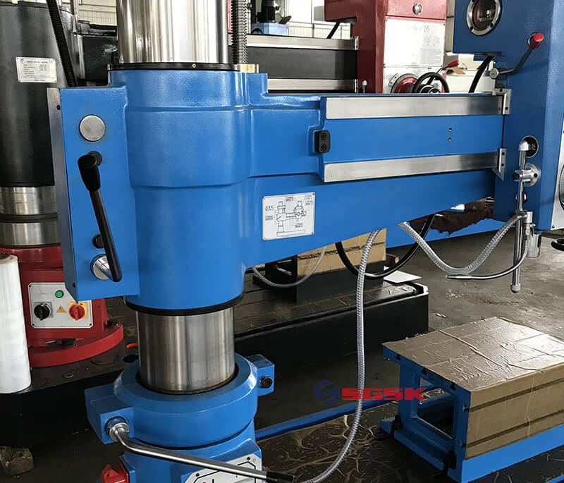 小型摇臂钻床Z3032x7